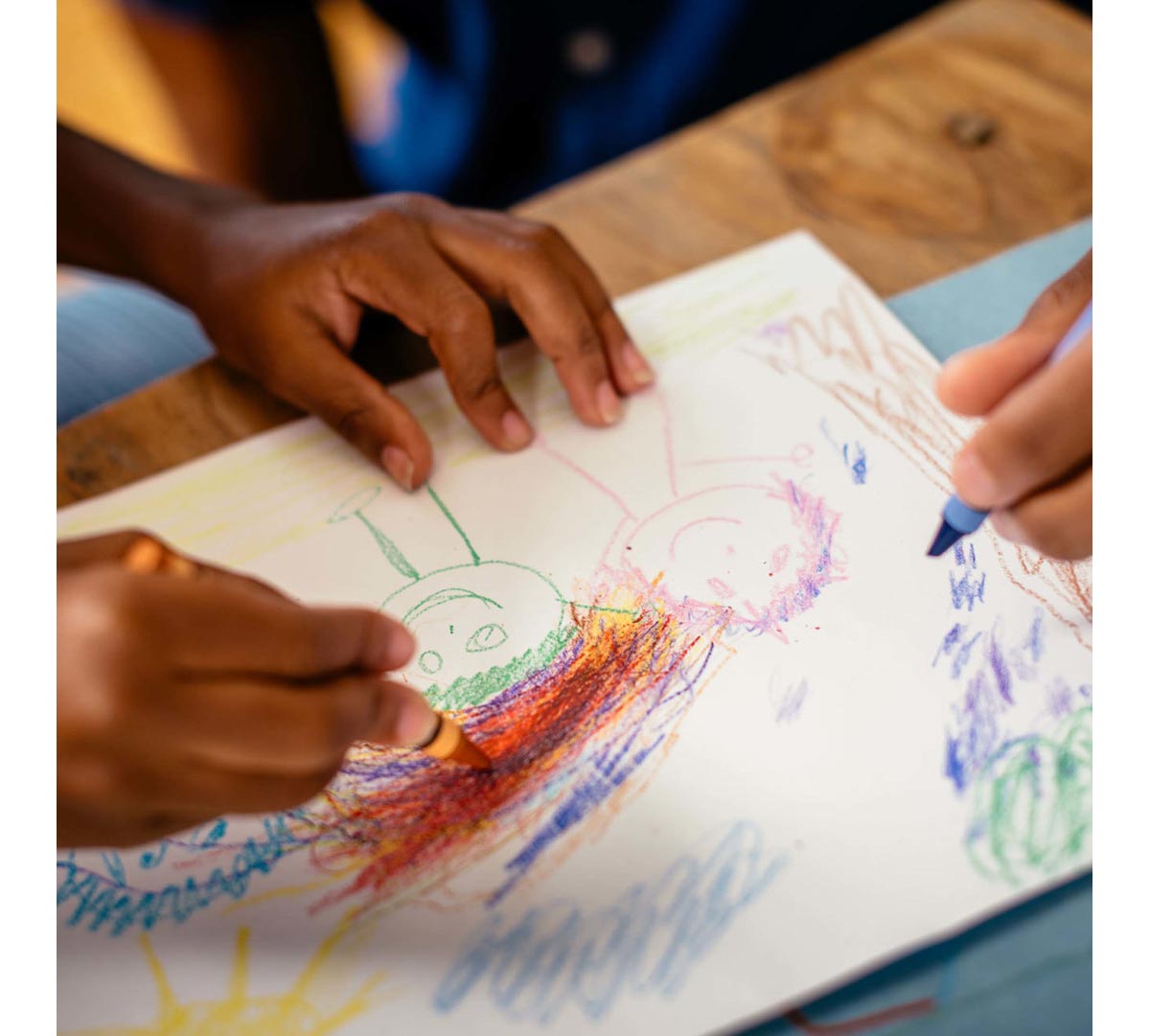 علبة أقلام تلوين بـ 8/24 لونًا - مراجعة Crayola Art Supply وسعره